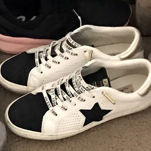 Vintage Havana women sneakers size 7, very good condition 💖